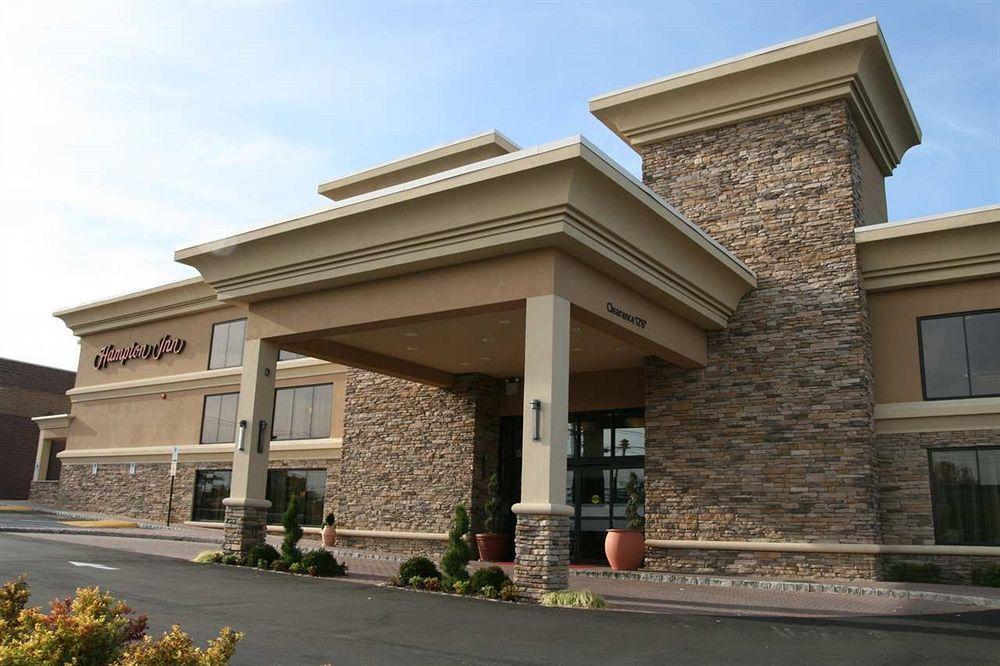 Hampton Inn Jericho - Westbury Exterior photo