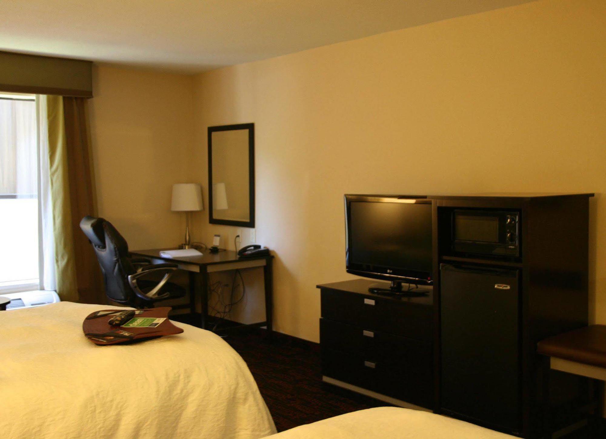 Hampton Inn Jericho - Westbury Room photo